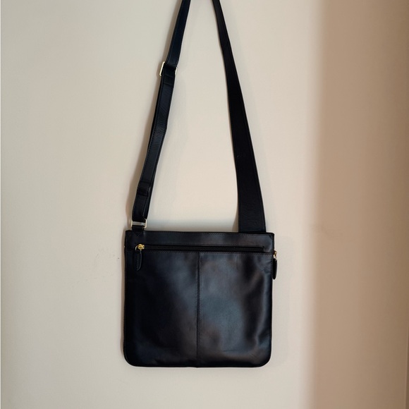 RADLEY LONDON Black Crossbody
with Gold Dog Logo - Picture 5 of 9